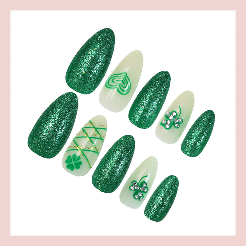 Kunstnagelset mit glamourösen Glitzer- und Glücksdesigns Brehn