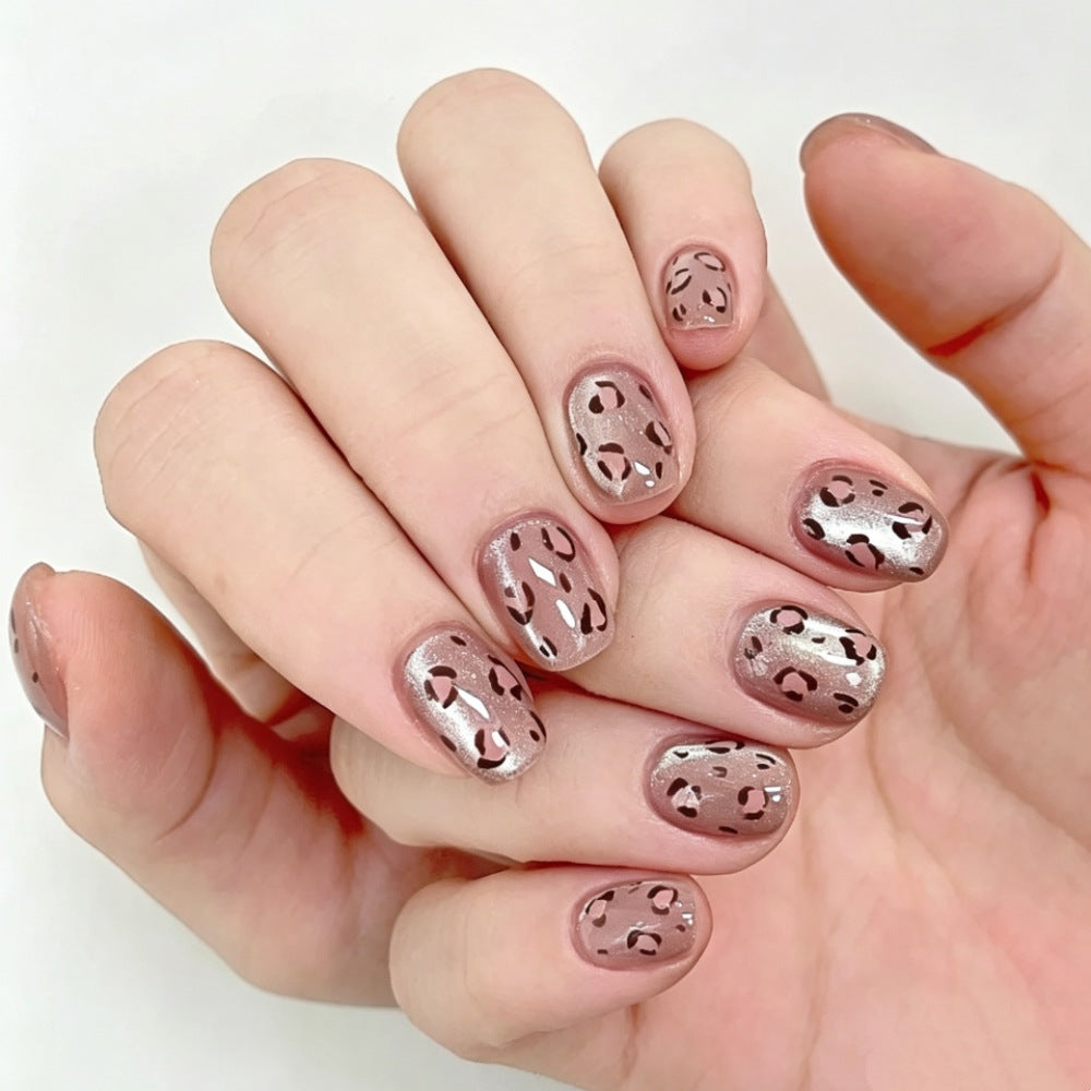 Künstlerisches Press-On-Nagelset mit Leopardenmuster-Design Brehn
