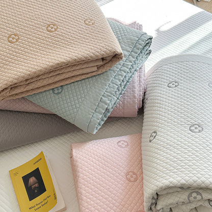 Gesteppte wendbare Mikrokontakt-Bettüberwurf-Set mit geprägtem Blumenmotiv