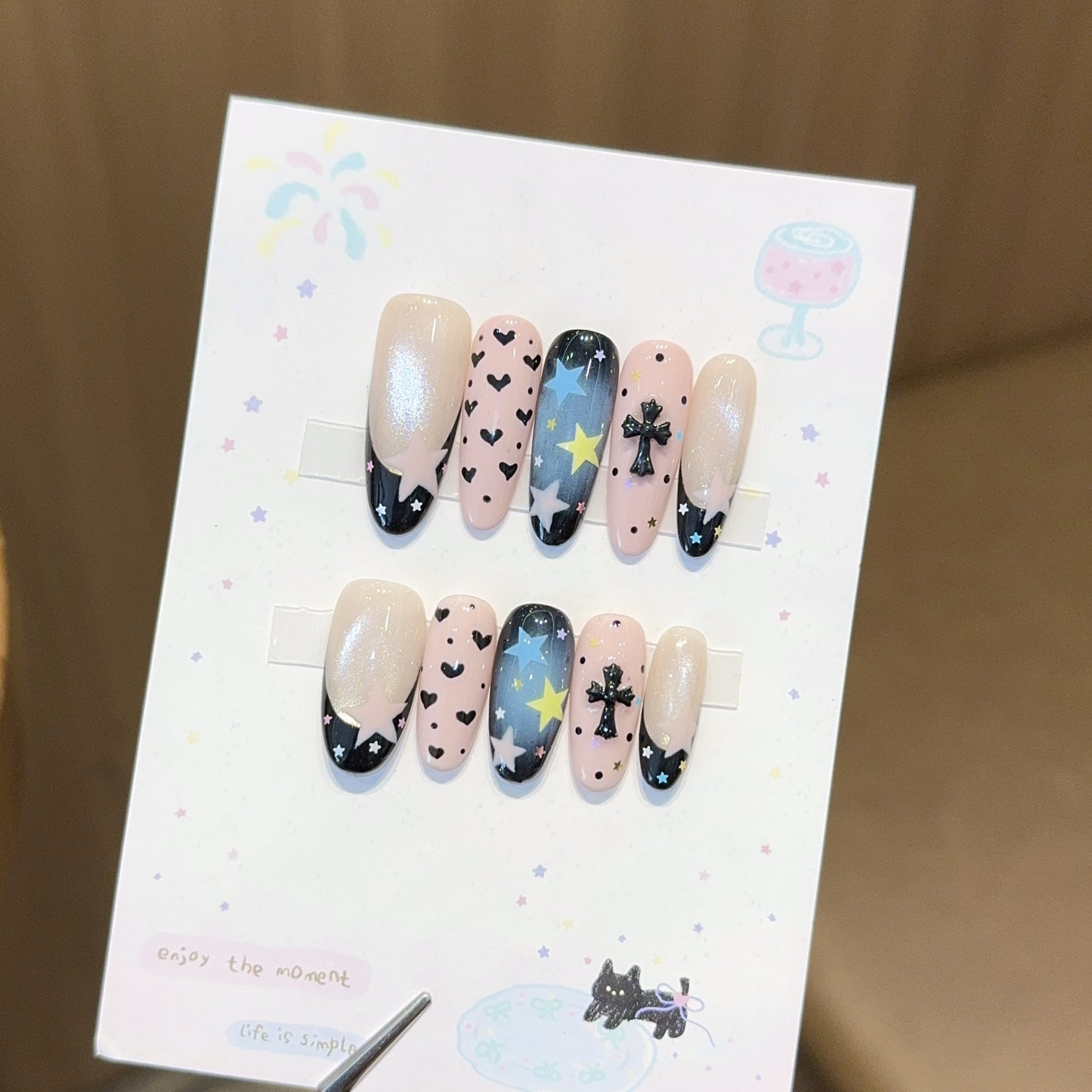 Künstliche Nagelspitzen mit Verspielten Sternen- und Herzmotiven Brehn