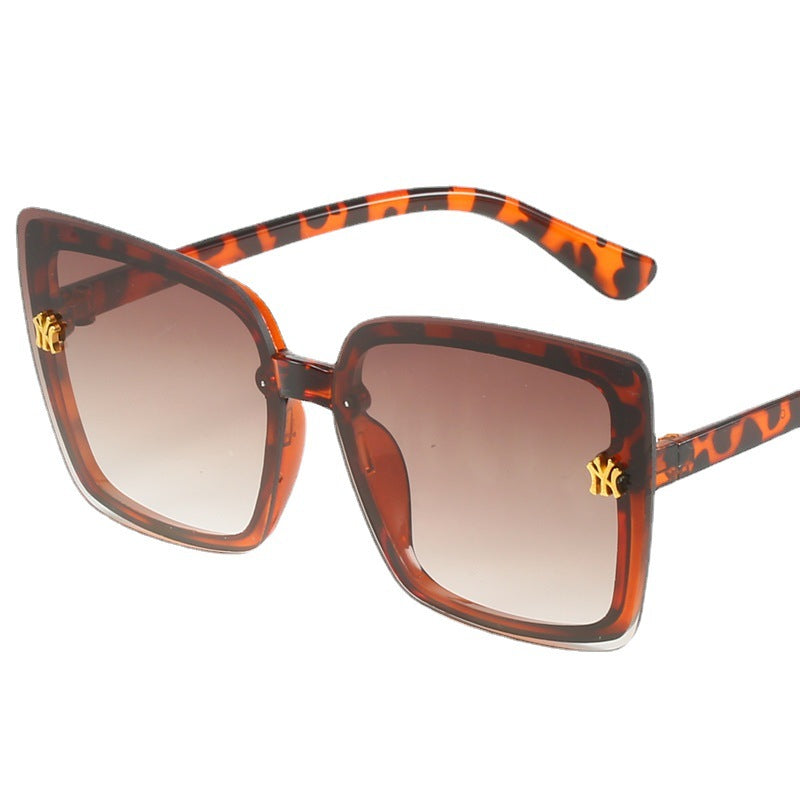 Damen stilvolle quadratische Sonnenbrille mit eleganten Details Brehn