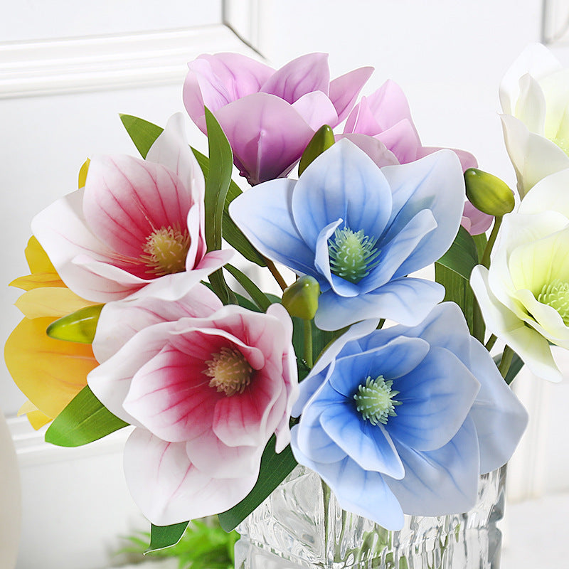 Elegantes Magnolien-Blumenarrangement für die Wohnkultur