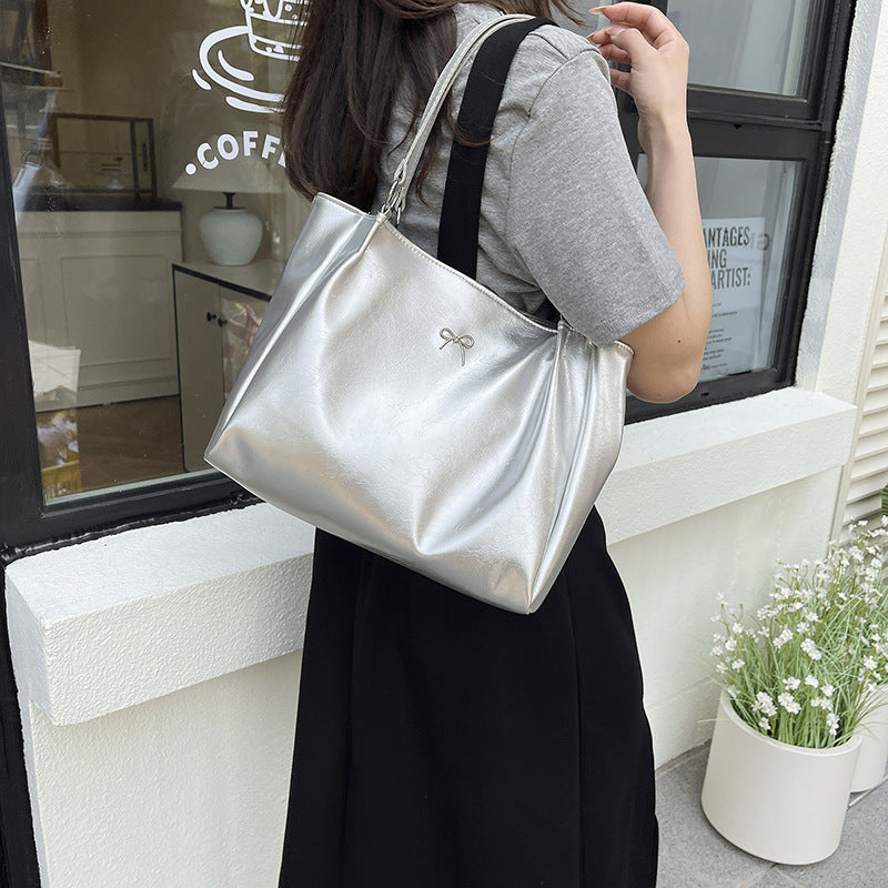 Elegante Glänzende Hobo-Handtasche Brehn