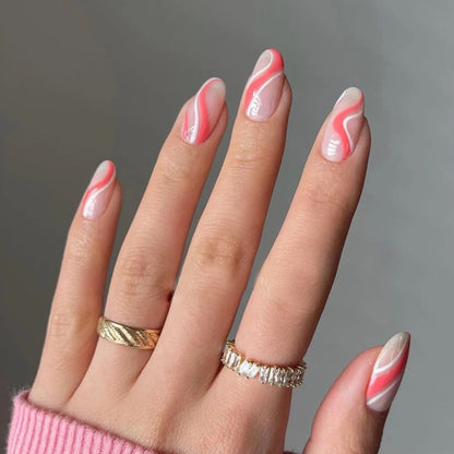 Kunstvolle Nagelverlängerungen mit elegantem Blattmuster Brehn