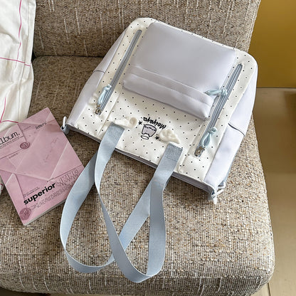 Stylischer gepunkteter Rucksack mit dekorativen Akzenten Brehn