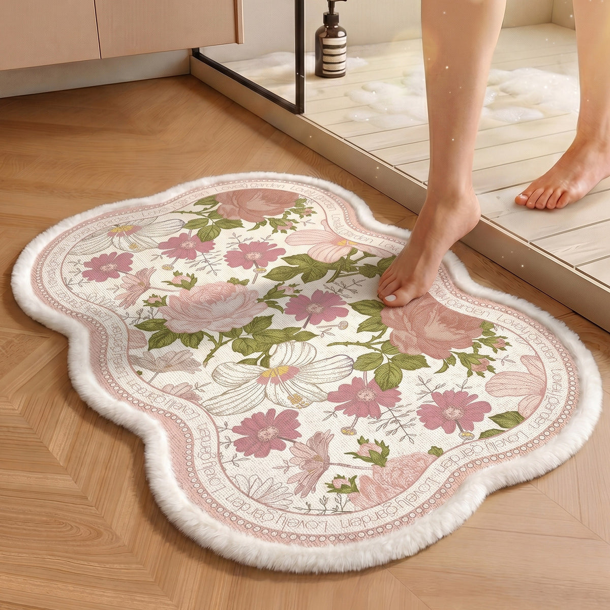 Floral gemusterter Badteppich