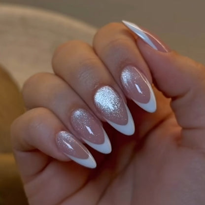 Elegante Stiletto-Nagelverlängerungen
