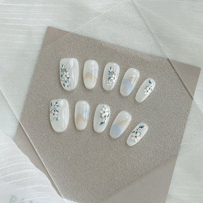 Künstlerisches Press-On Nagelkunstset mit Herz- und himmlischen Designs