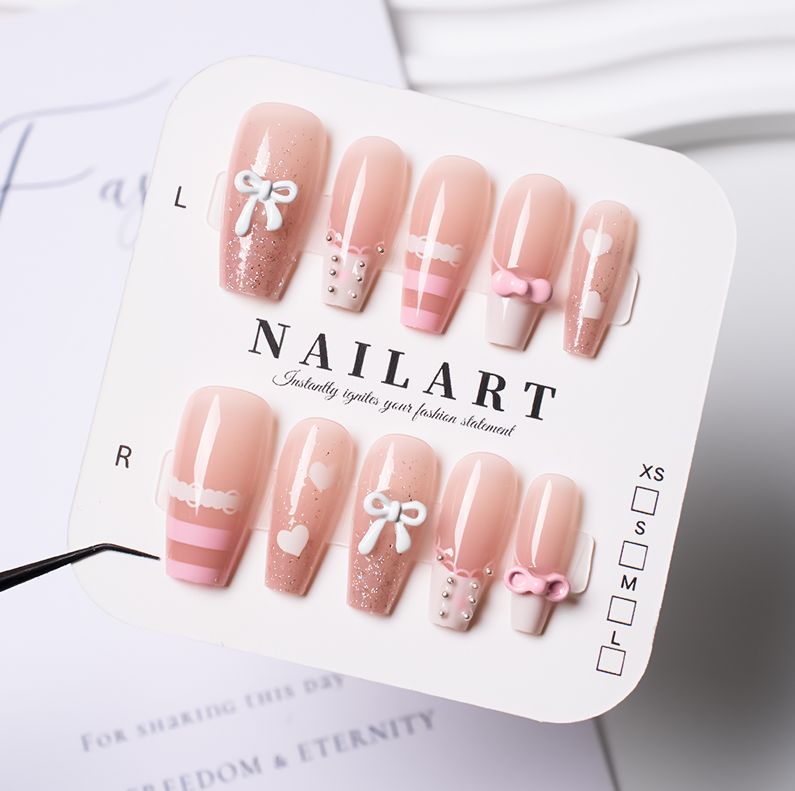Kreatives thematisches Press-On-Nagelset Brehn