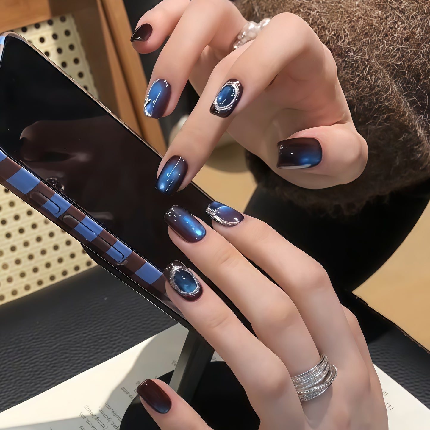 Kunstnägel Im Eleganten Ombre-Stil mit Kristallverzierungen Brehn