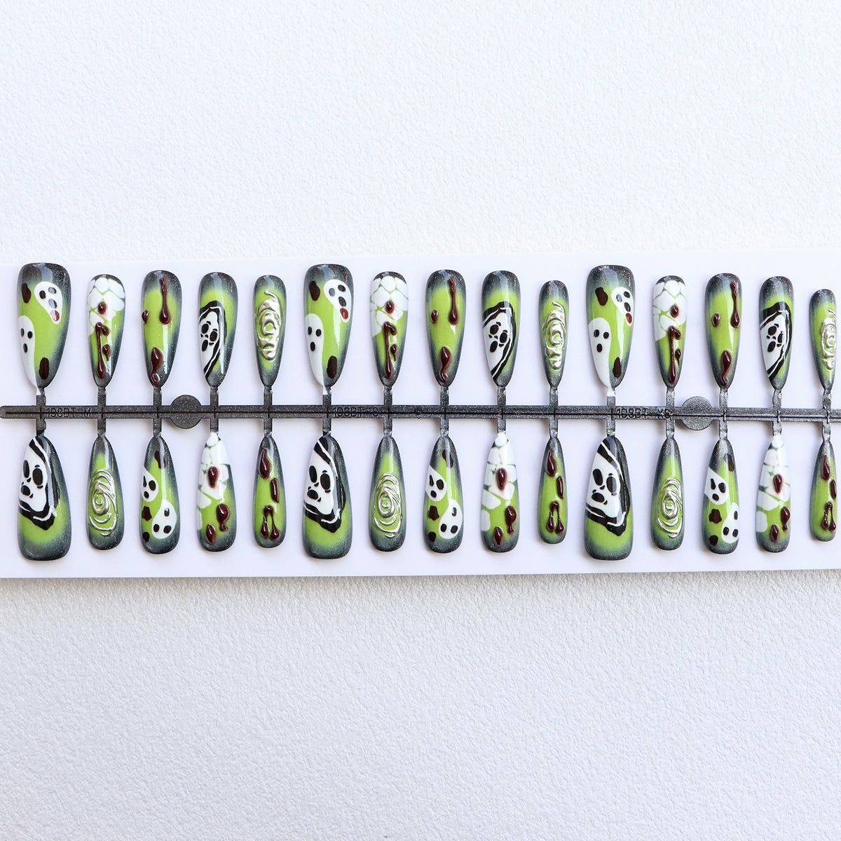 Künstlerisches Press-On Nail Set mit einzigartigen Halloween-Designs Brehn