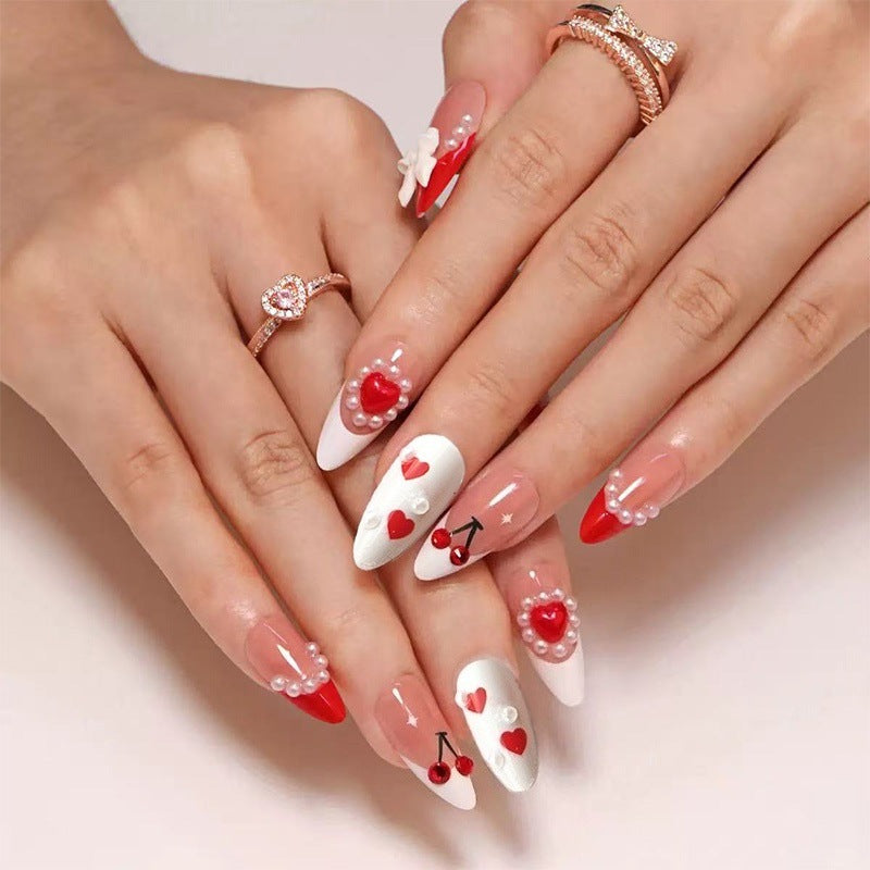 Kreative Nagelkunst mit Herz-und Kirschmotiven Brehn