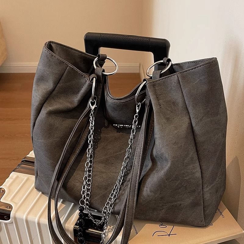 Lässiger Schulter Tote Brehn