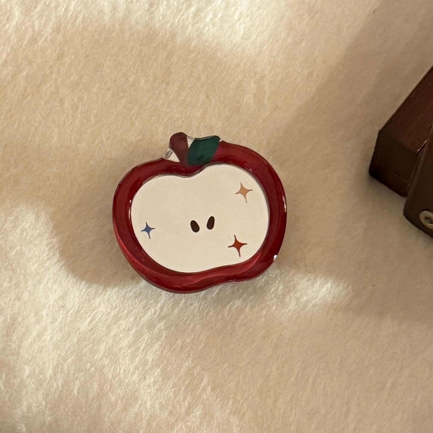 niedlicher Apfel-Anstecker Brehn