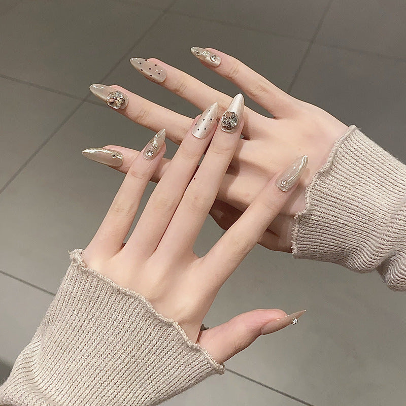 Glänzendes Nagelset Brehn