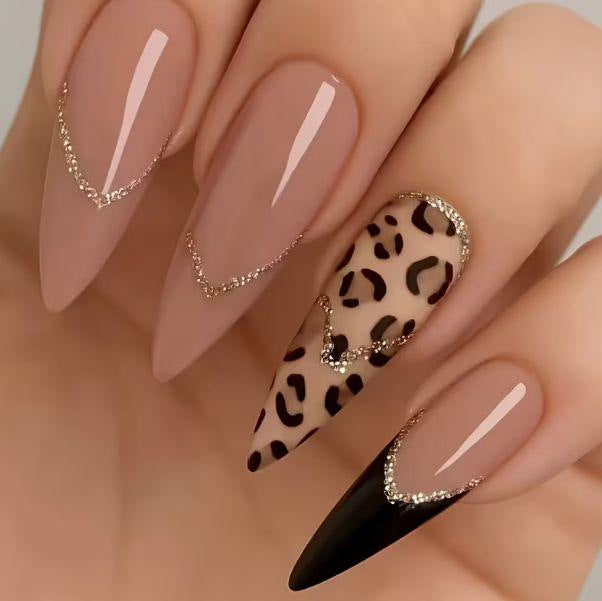 Stylische Tierdruck Acryl-Nagelveränderungen Brehn