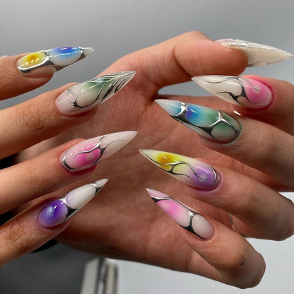 Kunstvolle Stiletto-Nägel mit transparentem Design und farbenfrohen Akzenten Brehn