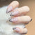 Elegantes Stiletto Press-On Nagelset mit Marmor-Details Brehn