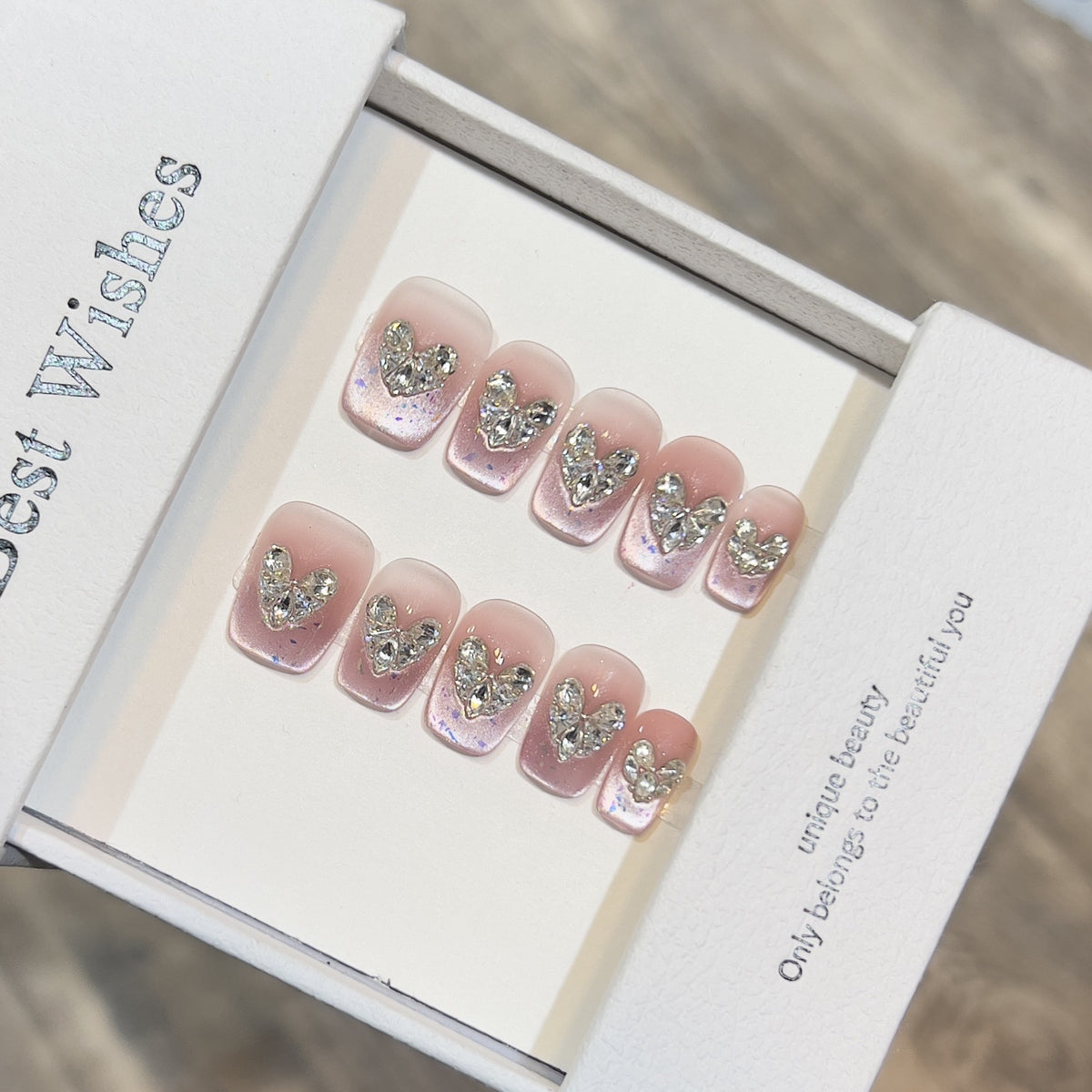 Glamouröser Herz-Akzent Press-On Nagelset Brehn
