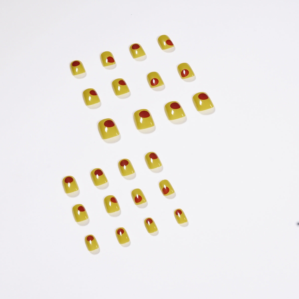 Kunstvolle Nagelkunst im modernen Minimalismus Brehn