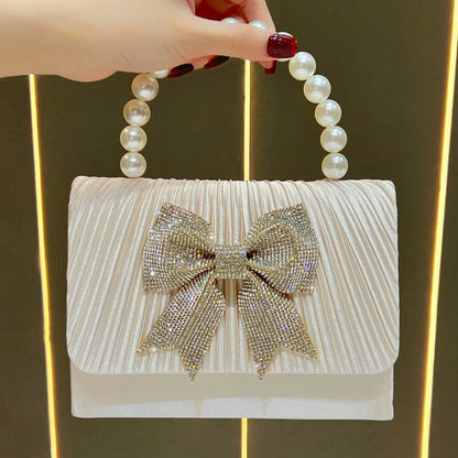 Elegante Abendtasche mit Schleifenverzierung
