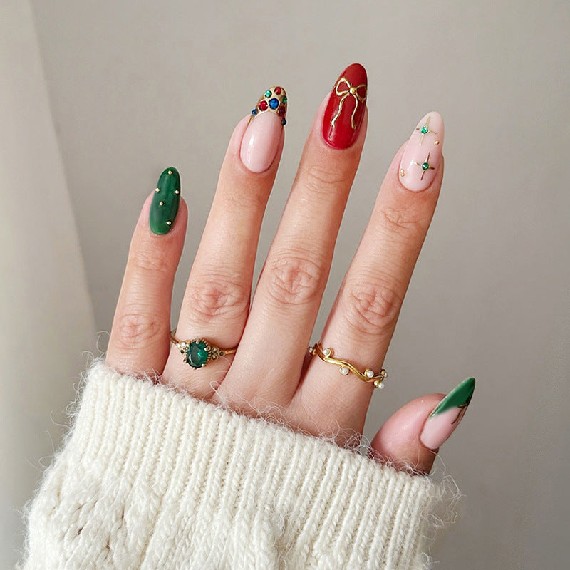 Kreatives Kunstnagelset mit festlichen Designs Brehn