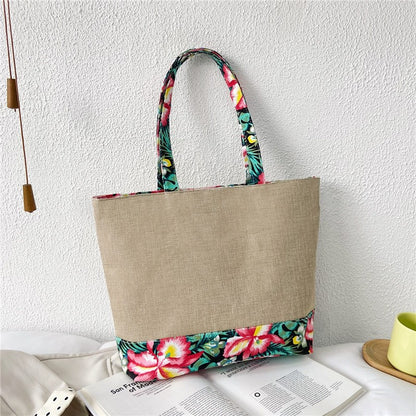 Geometrisch gemusterte Strandtasche
