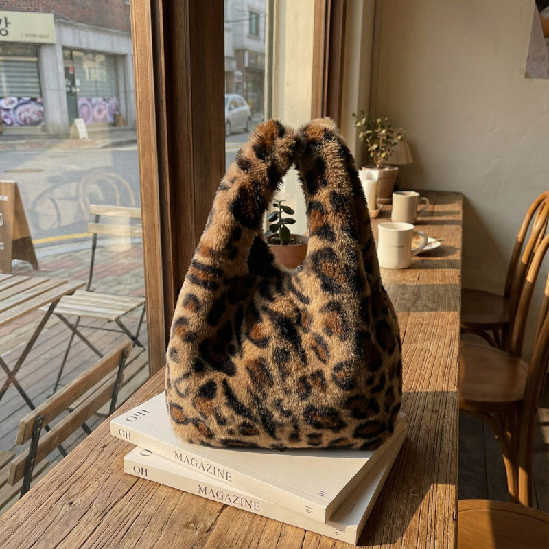 WoPlush Faux Fur Hobo Tasche Brehn