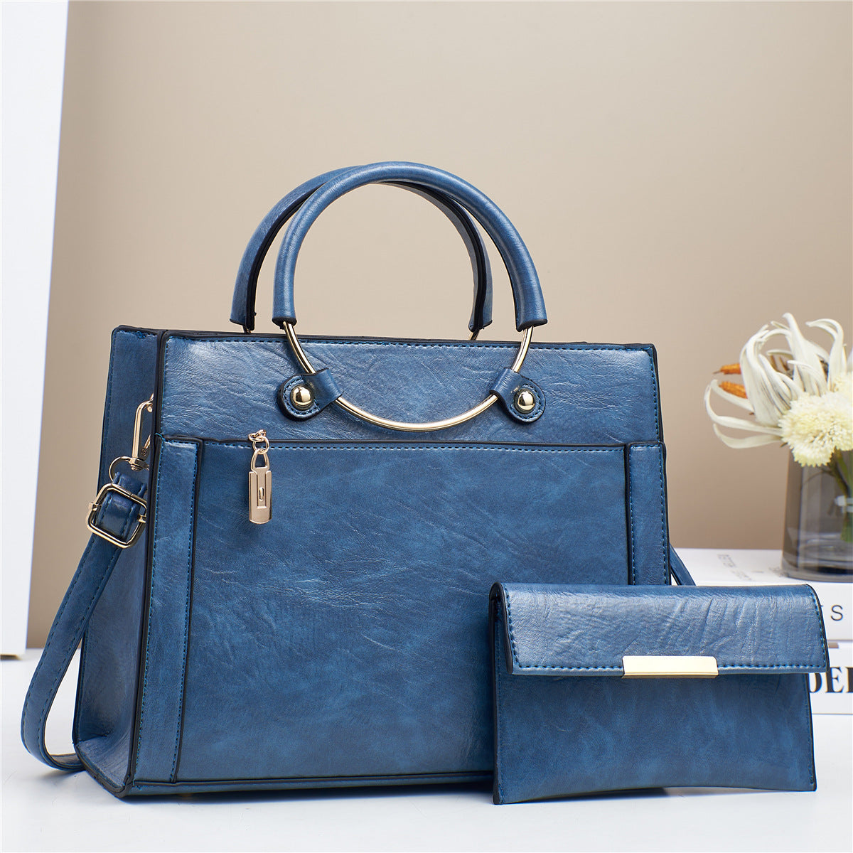 Elegante Handtasche mit Abnehmbaren Schulterriemen und Passendem Geldbeutel Brehn