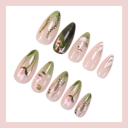 Kunstnagelset mit floralen Designs und eleganten Akzenten Brehn
