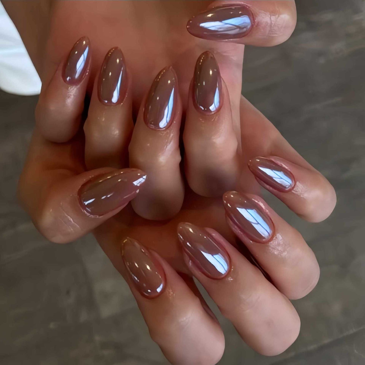 Glänzendes Stiletto Presse-Nagel-Set mit einzigartigem Design Brehn