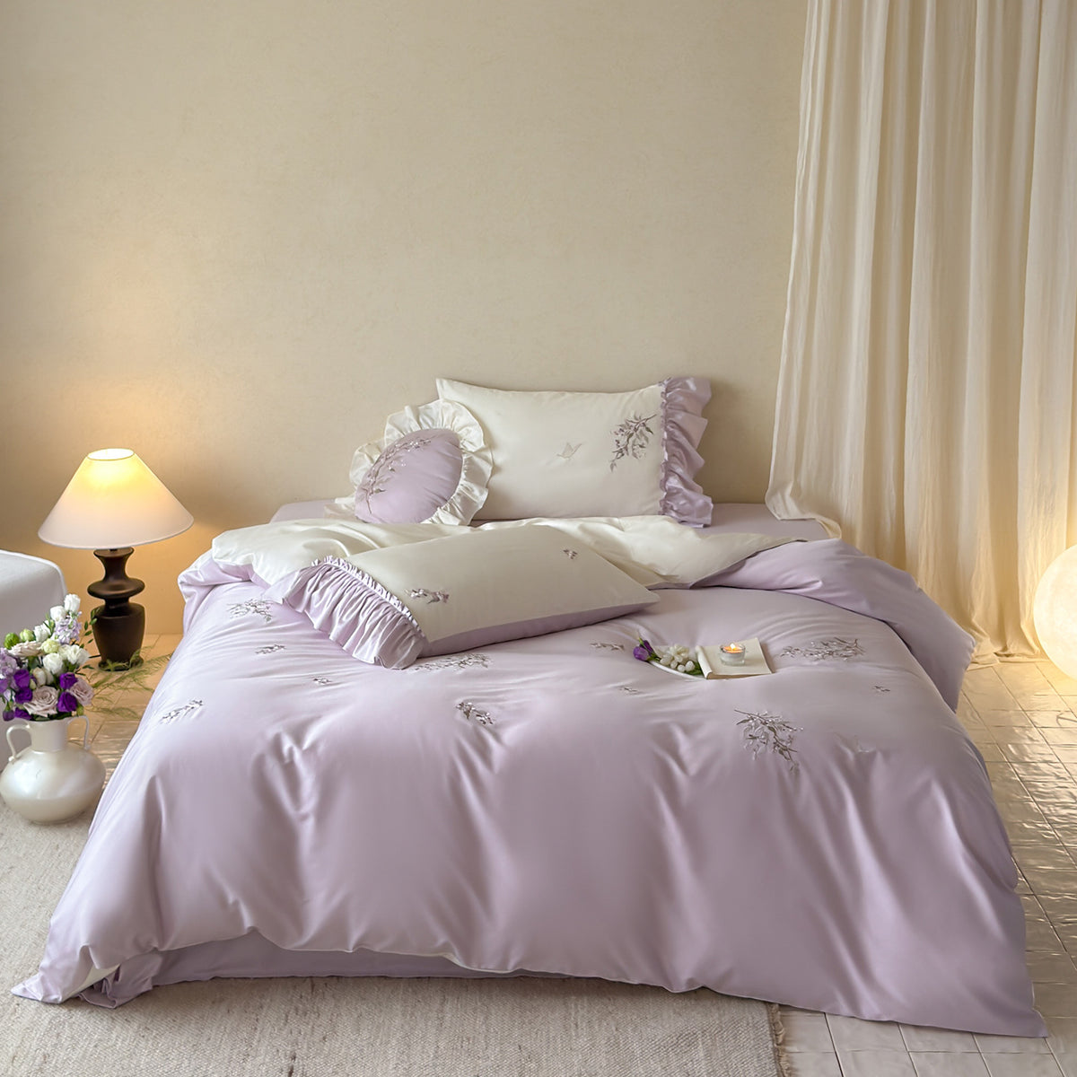 Luxuriöses Satin-Bettwäsche-Set mit Rüschen und zarter Blumenstickerei Brehn