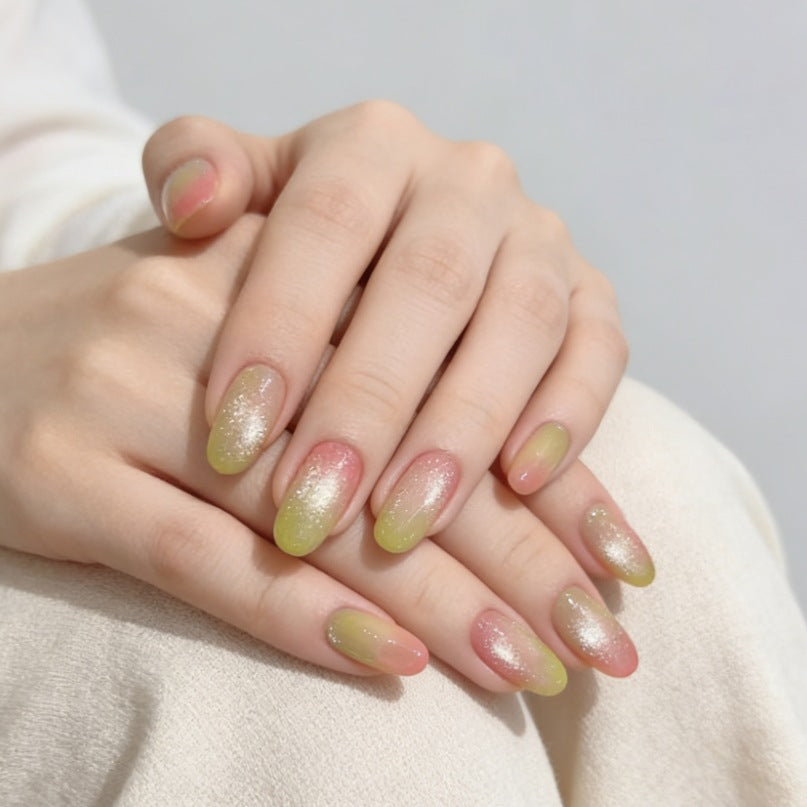 Kunstnägel mit Elegantem Ombre-Effekt und Glitzerakzenten Brehn