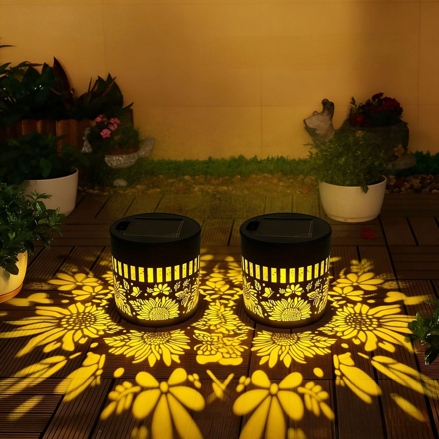 Solarprojektionsgartenlicht mit dekorativem Blumenmuster und Dämmerungs-zu-Dawn-Sensor Brehn