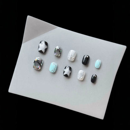 Dekoratives Press-On Nagelkunst-Set mit kosmischem Stern-Thema