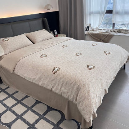 Besticktes Floral Cotton-Satin Bettbezug-Set mit Rock-Bettlaken und passenden Kissenbezügen