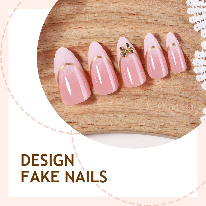 Kunstnagelset mit elegantem Goldrand und dekorativen Akzenten Brehn