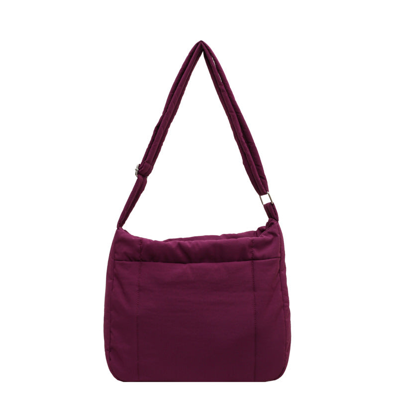 Leichte gestepfte Schultertasche