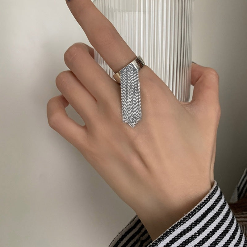 Stylischer Ring mit Filigranem Quastendesign Brehn