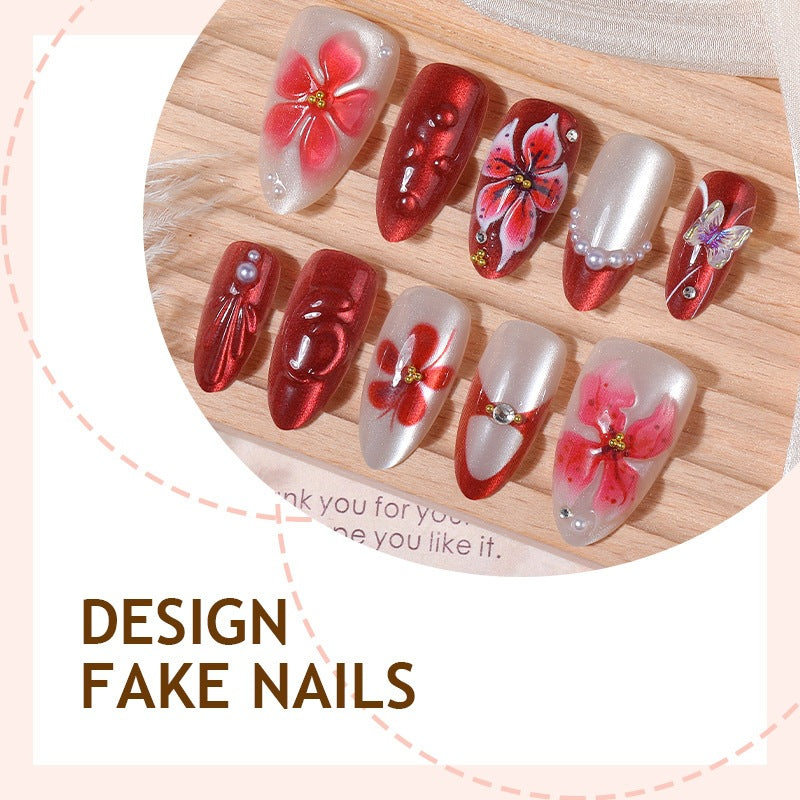 Kunstnagelset mit floralen Designs und glamourösen Akzenten Brehn