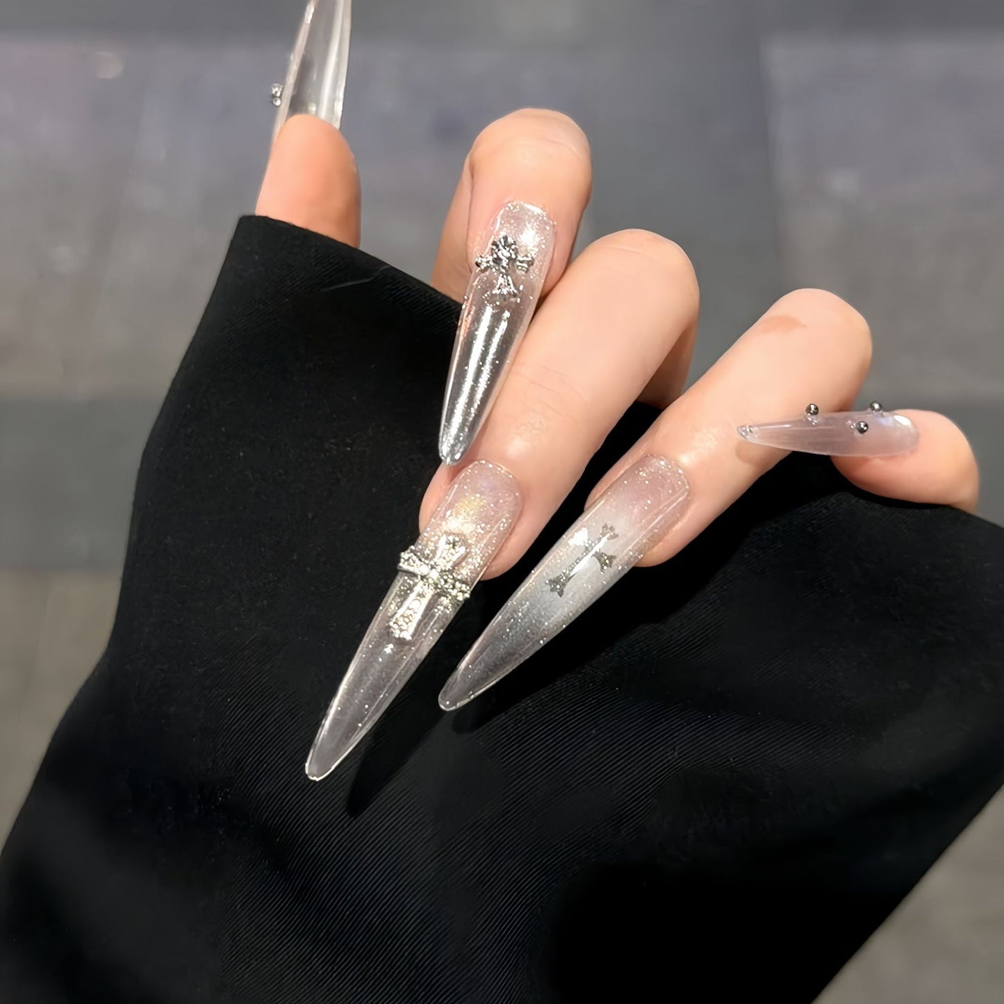 Glamouröse Kunstnägel mit Funkelnden Akzenten Brehn
