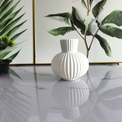 Elegante gerippte Keramikvase Brehn