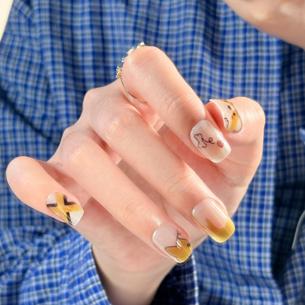 Künstlerisches Press-On-Nagelset mit floralen und glänzenden Akzenten Brehn