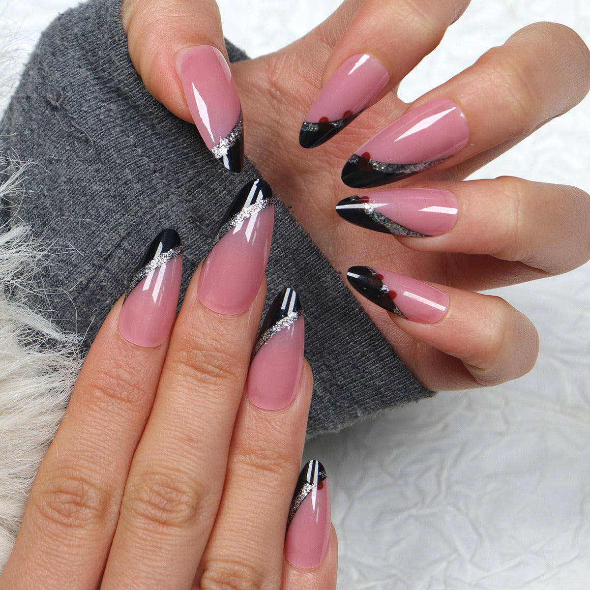 Elegante Stiletto Press-On Nägel mit Glitzer-Akzenten Brehn