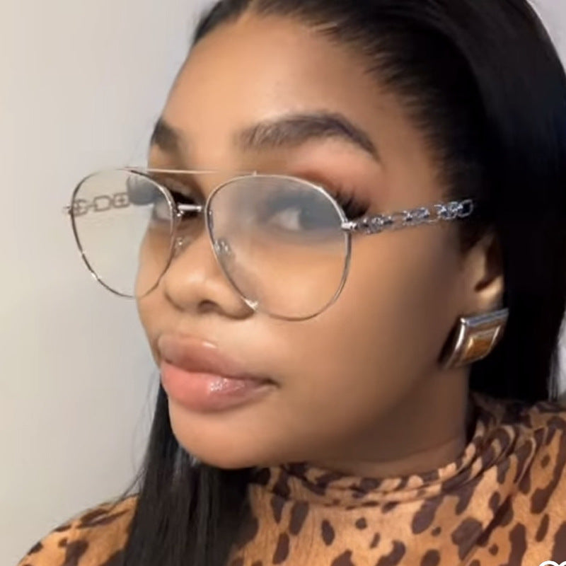 Damen auffällige Sonnenbrille mit luxuriösem Kettendetail und polarisierten Gläsern Brehn