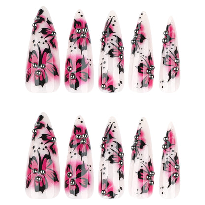 Kunstvolle Nagelkunst mit Blumen-Design und Strass-Akzenten Brehn