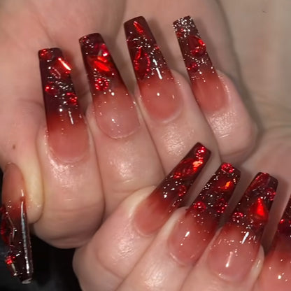 Kunstvolle Nagelverlängerungen mit kreativen Augen-Design Brehn