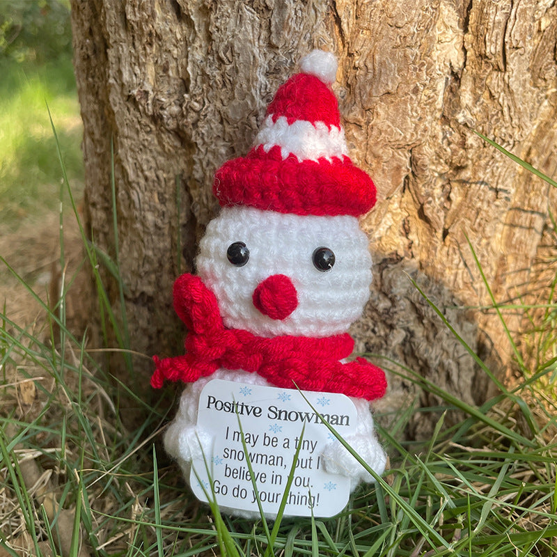 Plüschknuffel mit Weihnachtsmannhut und Schal