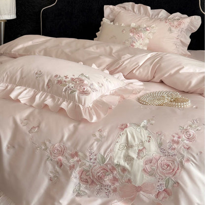 Luxuriöse Satin-Bettwäschegarnitur mit floraler Stickerei, Rüschenrand und seidig-mattem Finish Brehn