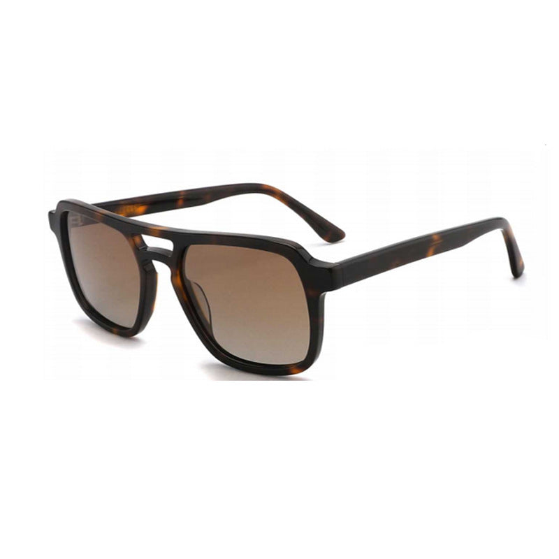 Damen Sonnenbrille mit robustem, stilisierten Kunststoffrahmen und harmonisch verlaufenden Gläsern Brehn